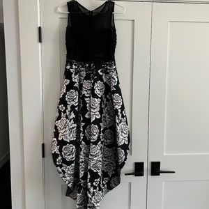 Beautiful Issue New York Dress size small Black and Silver